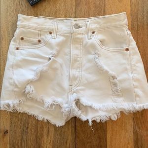 Vintage Levi Women’s White Denim Shorts - Size 25